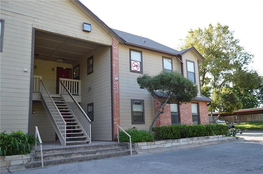 Davis Square Apartments, Brentwood, Austin TX, sold by David Ashby